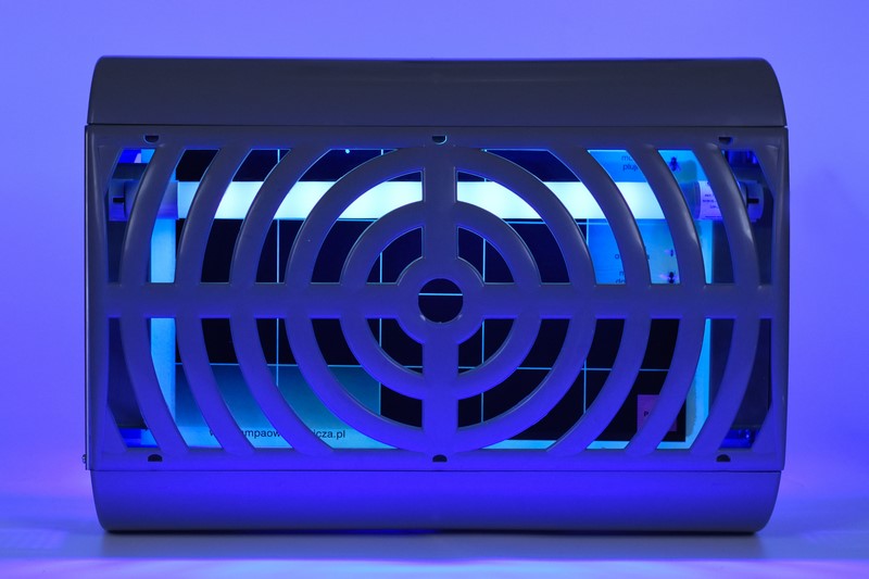 DEAL LED IP65 insekticidinė lempa plaunamoms patalpoms, 20 W (iki 150 m²)